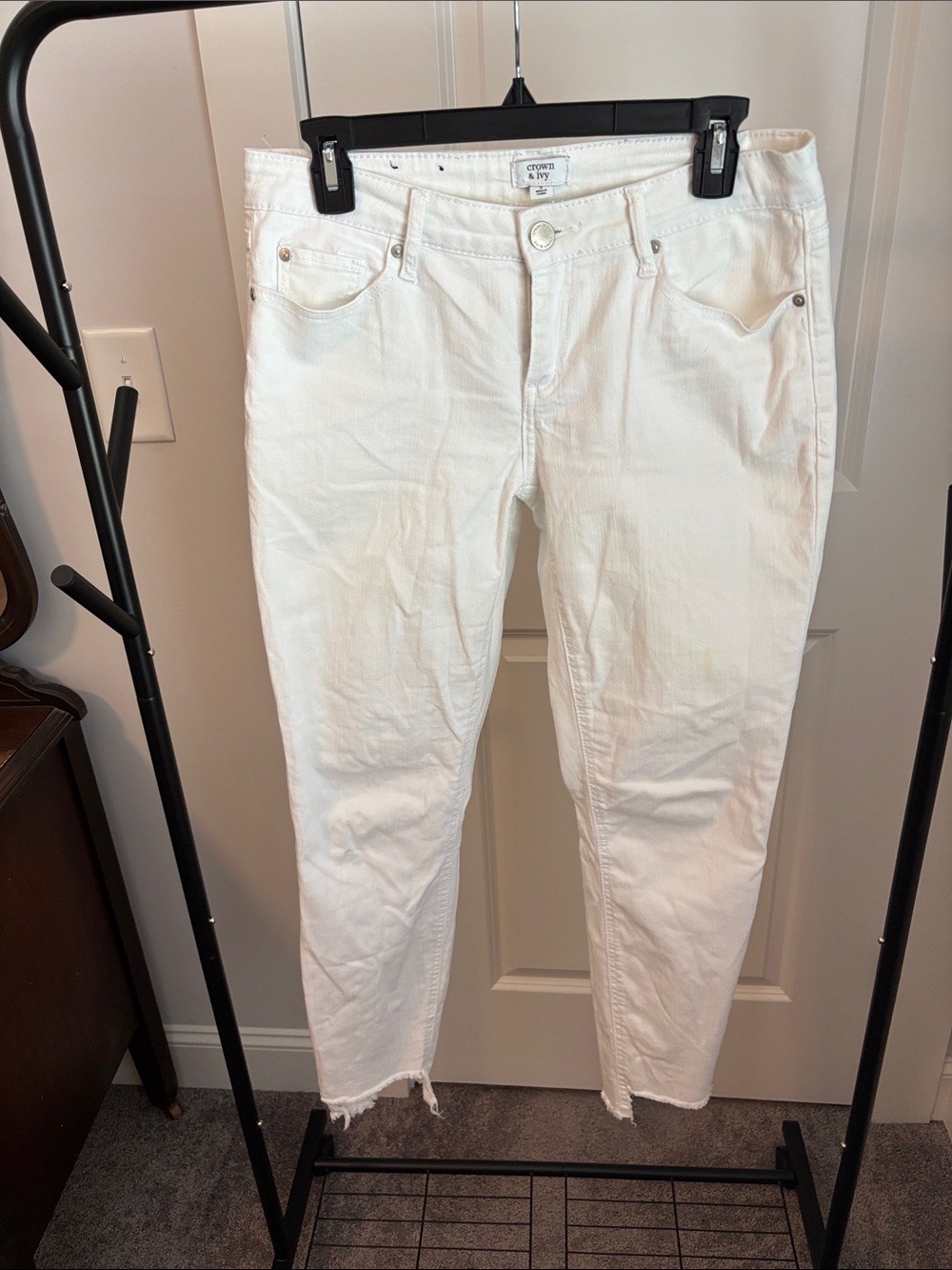 crown & ivy Cream High-Rise Cropped Jeans with Raw Hem